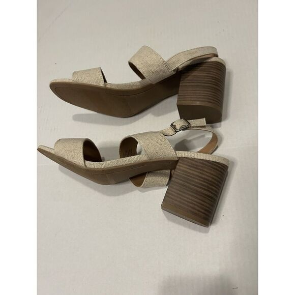 Old Navy Linen Wrap Sandal, Size 10. - Picture 4 of 5